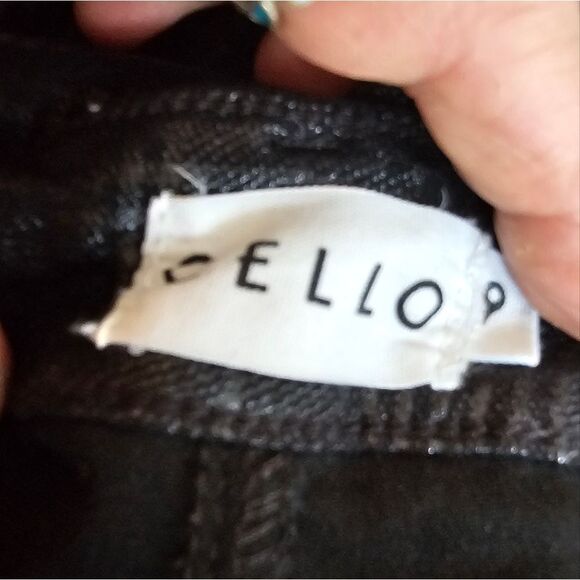 Cello Stretchy Faux Leather Printed Jeans Size 9 With 25 Inch Inseam, Like New - Picture 7 of 7